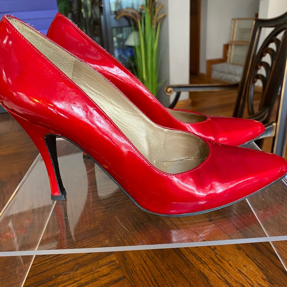 Stuart Weitzman Sz 8M Bright Red Patent Leather 4” Heel Pump